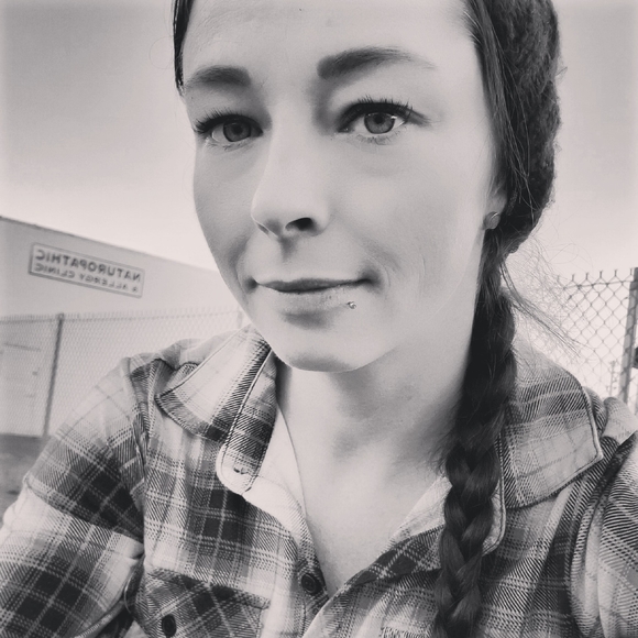 Meet your Posher, Lynda - Picture 1 of 1